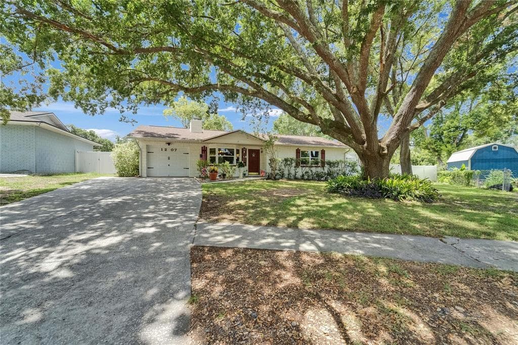 1207 OAK VALLEY DRIVE SEFFNER, FL 33584