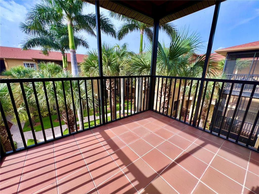 4333 BAYSIDE VILLAGE DRIVE UNIT 327 TAMPA, FL 33615