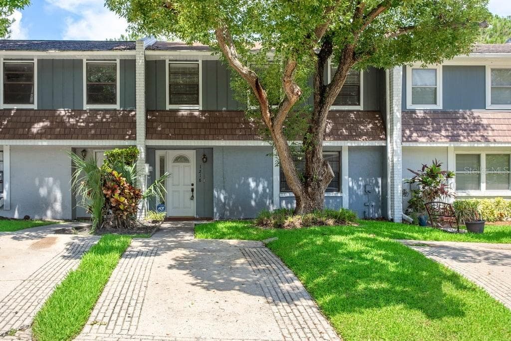 1218 ABBEY CRESCENT LANE CLEARWATER, FL 33759