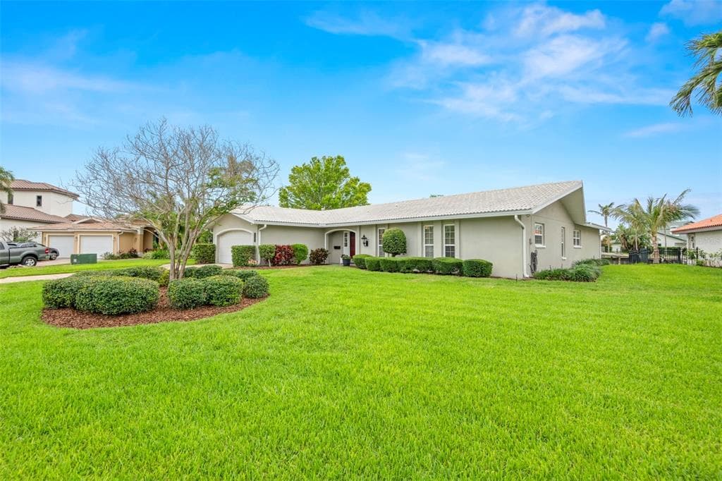 1917 IOWA AVENUE NE ST PETERSBURG, FL 33703
