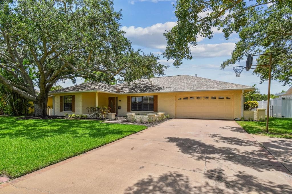 1443 54TH AVENUE NE ST PETERSBURG, FL 33703