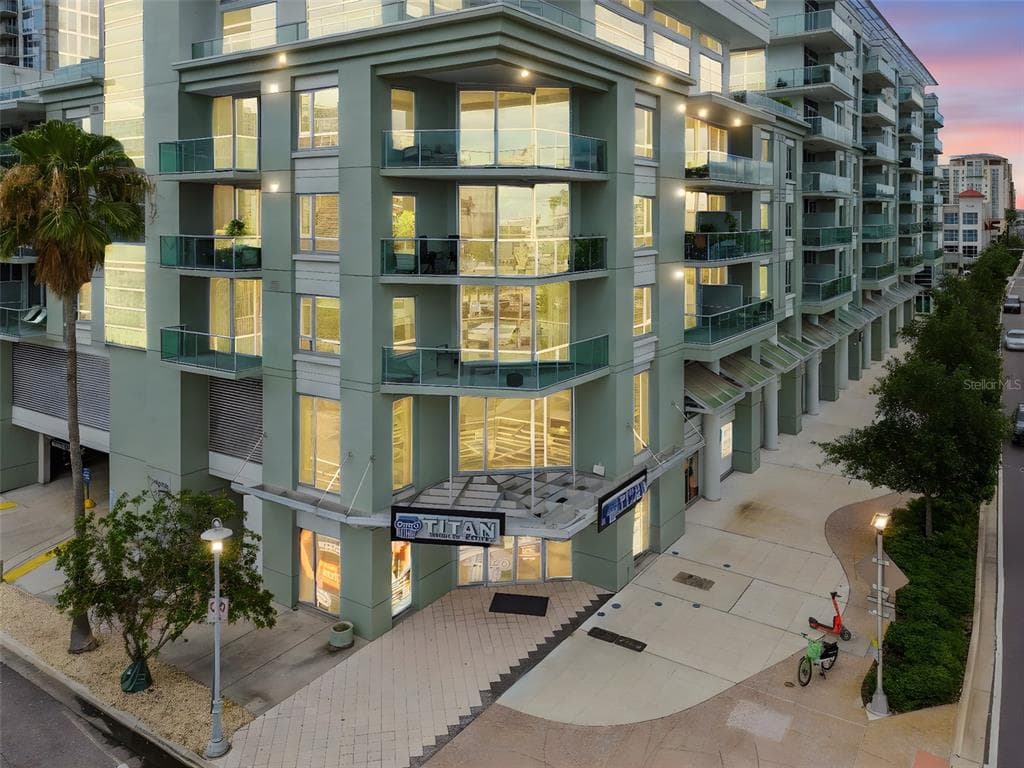 111 N 12TH STREET UNIT 1526 TAMPA, FL 33602