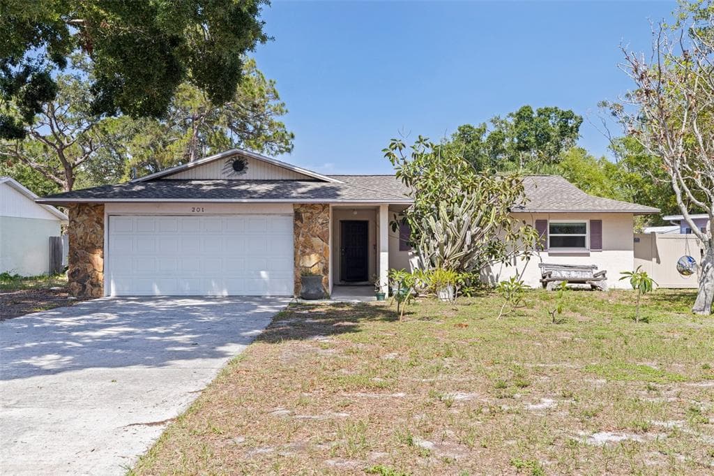 201 WESTWOOD TERRACE N ST PETERSBURG, FL 33710