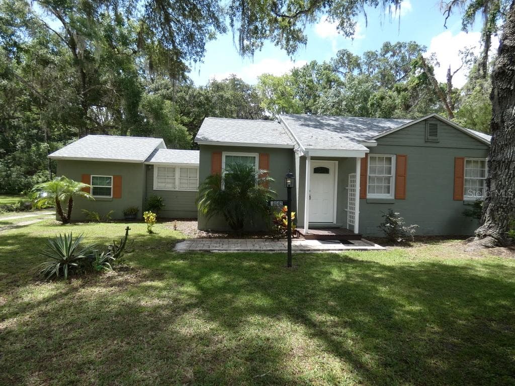 1042 HOWELL AVENUE BROOKSVILLE, FL 34601