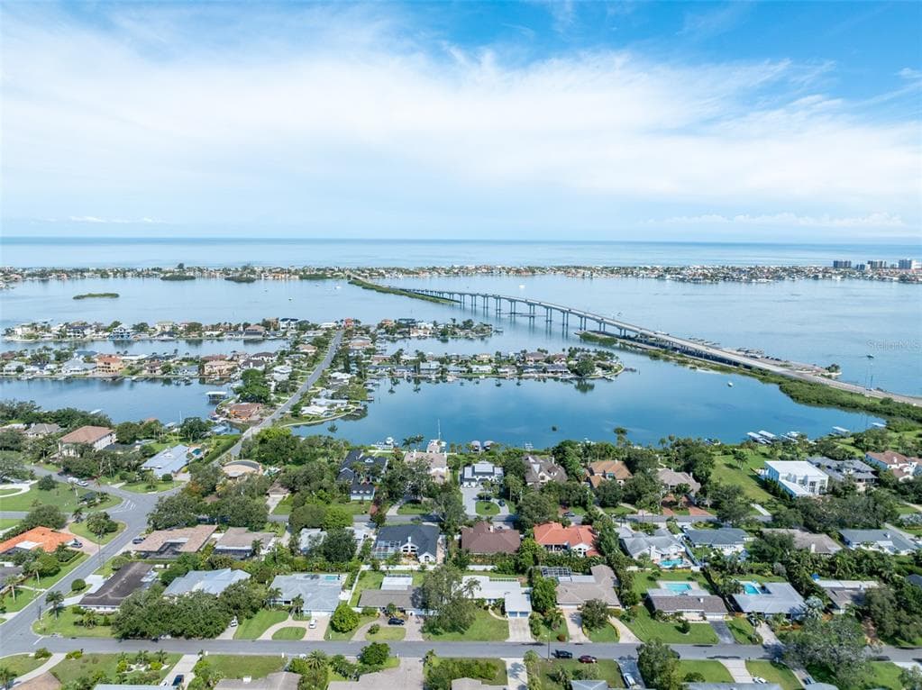 120 CRESTWOOD LANE LARGO, FL 33770