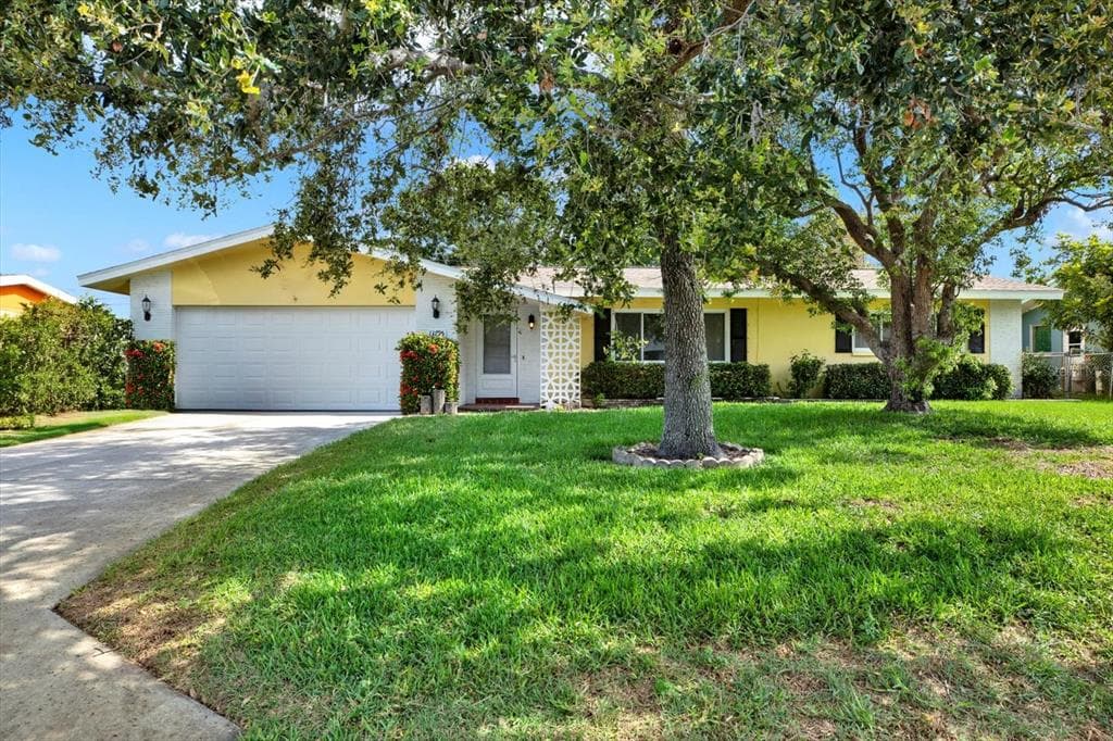 13795 ANTIGUA DRIVE SEMINOLE, FL 33776