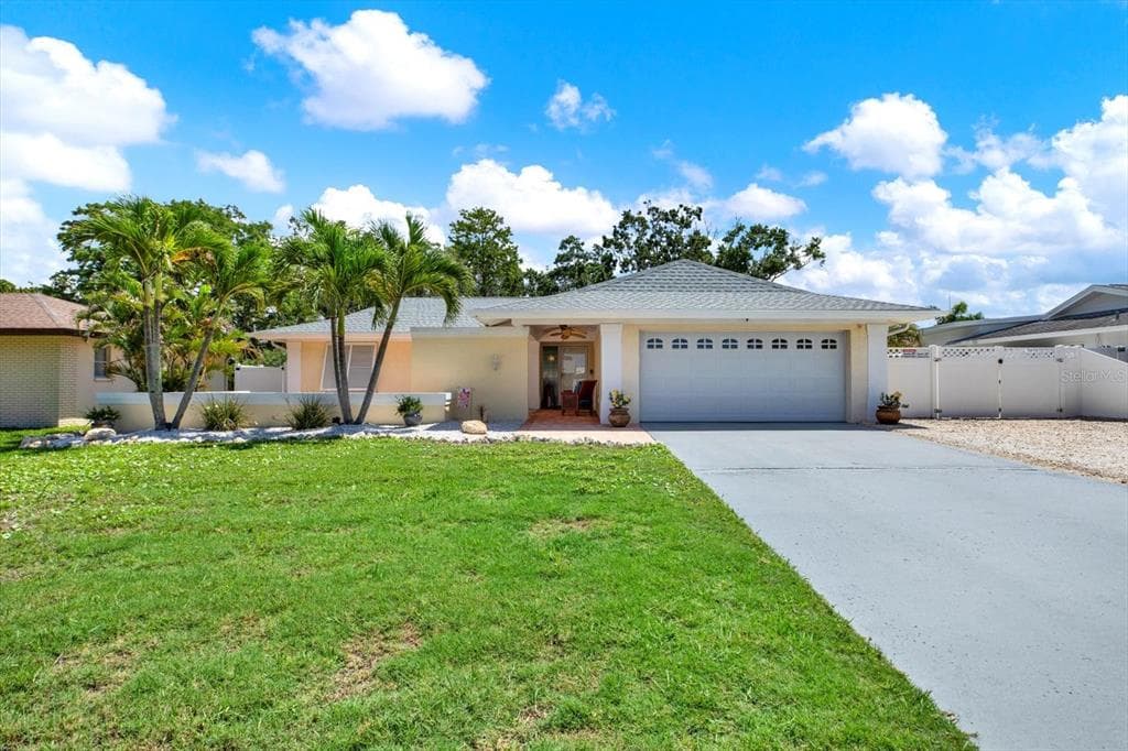 5473 BAYSHORE DRIVE SEMINOLE, FL 33772