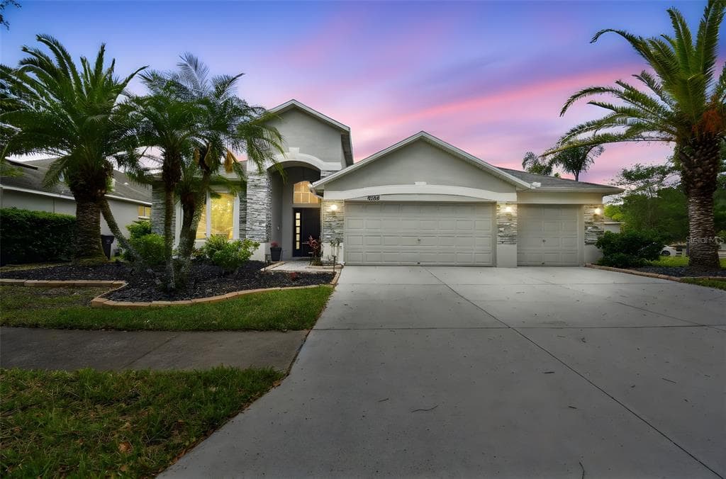 8208 PINEWOOD RUN TAMPA, FL 33647
