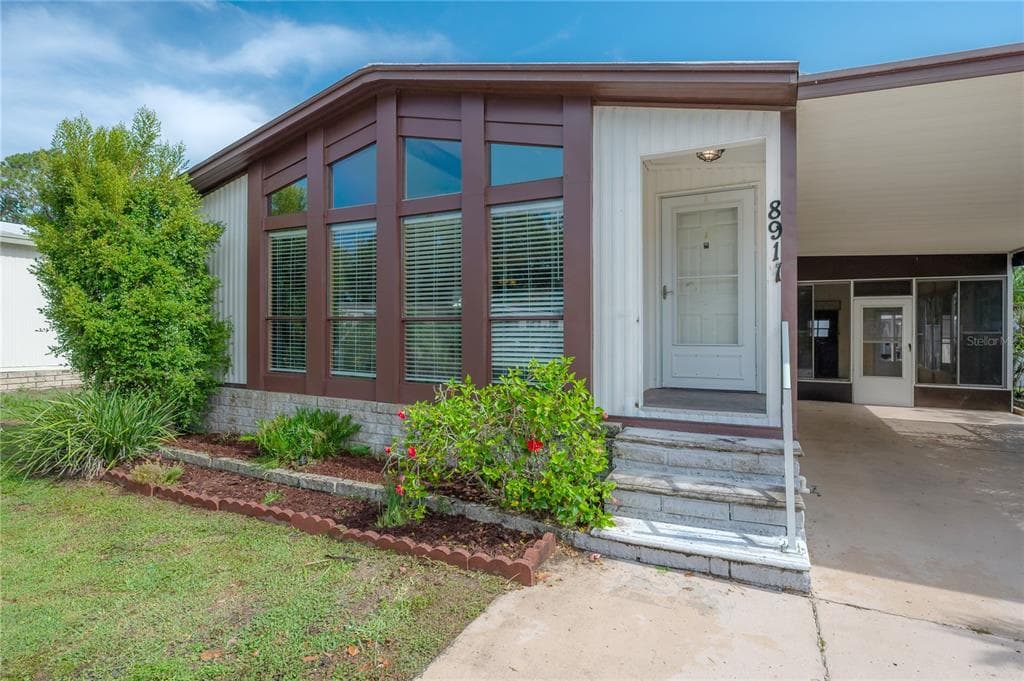 8917 FOX TRAIL TAMPA, FL 33626