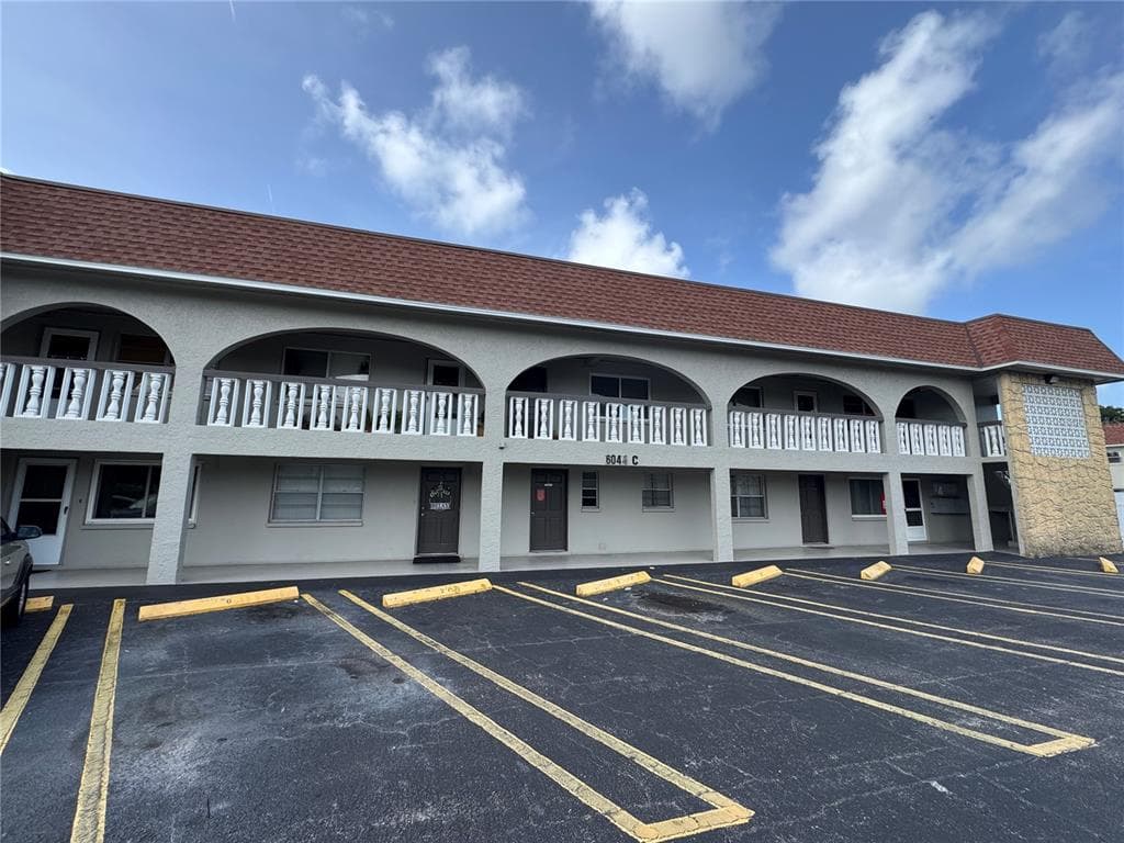 6044 22ND AVENUE N UNIT 8 ST PETERSBURG, FL 33710