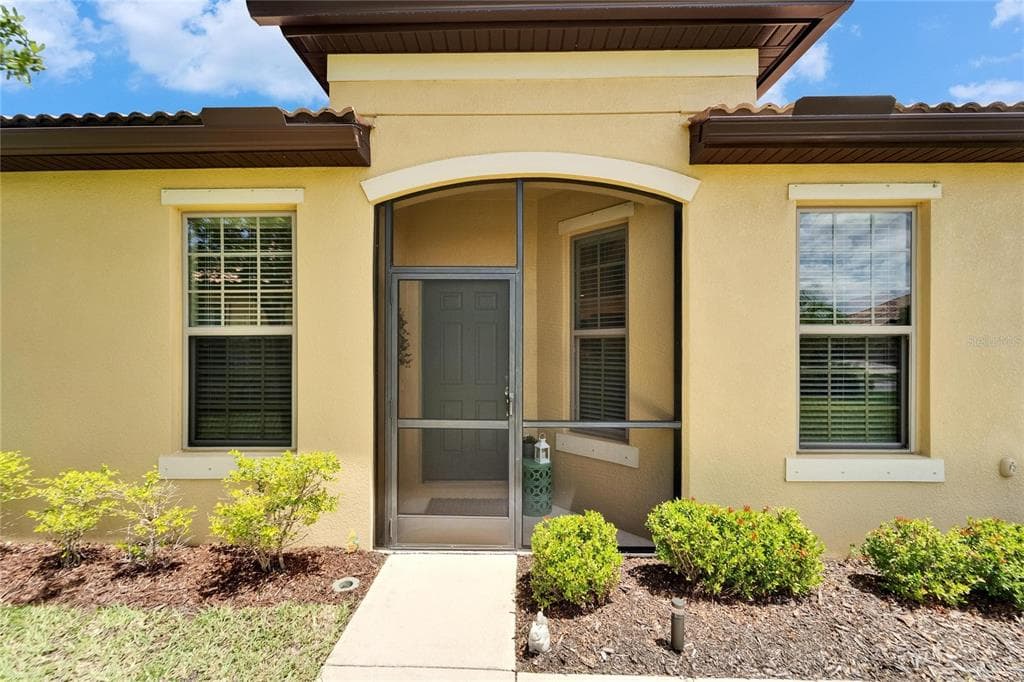 5422 SUNSET FALLS DRIVE APOLLO BEACH, FL 33572