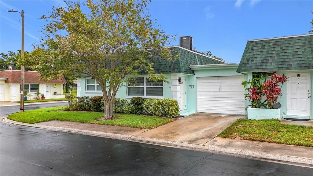 8375 BURGUNDY DRIVE N PINELLAS PARK, FL 33781