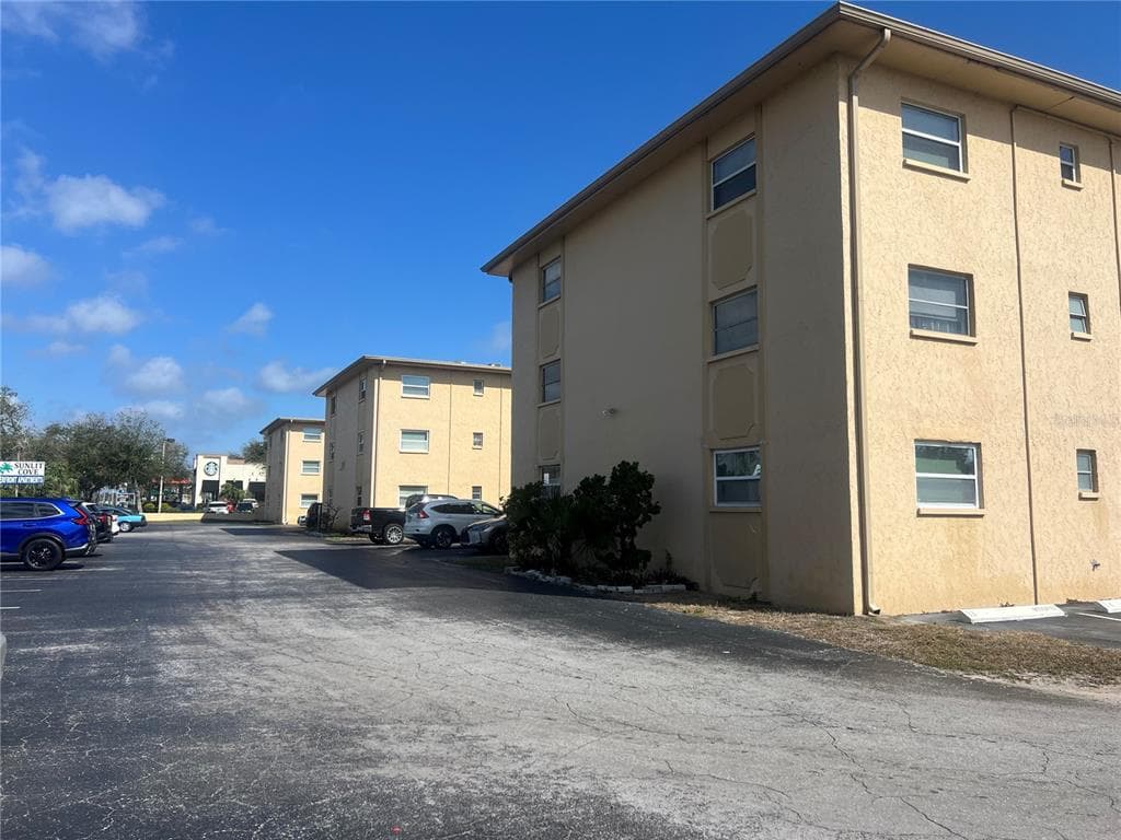 8701 4TH STREET N UNIT 208 ST PETERSBURG, FL 33702