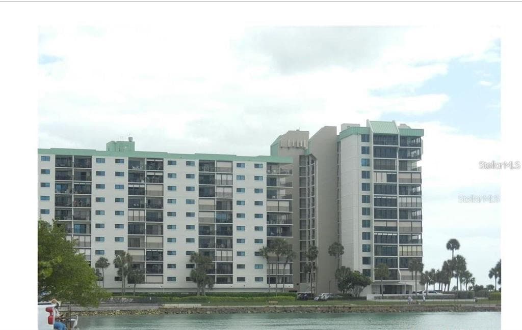7150 SUNSET WAY UNIT 203 ST PETERSBURG, FL 33706