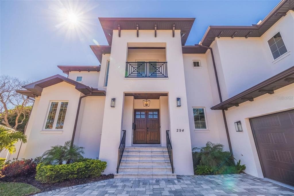 294 BAYVIEW DRIVE NE ST PETERSBURG, FL 33704