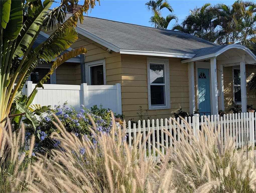 2406 DARTMOUTH AVENUE N ST PETERSBURG, FL 33713