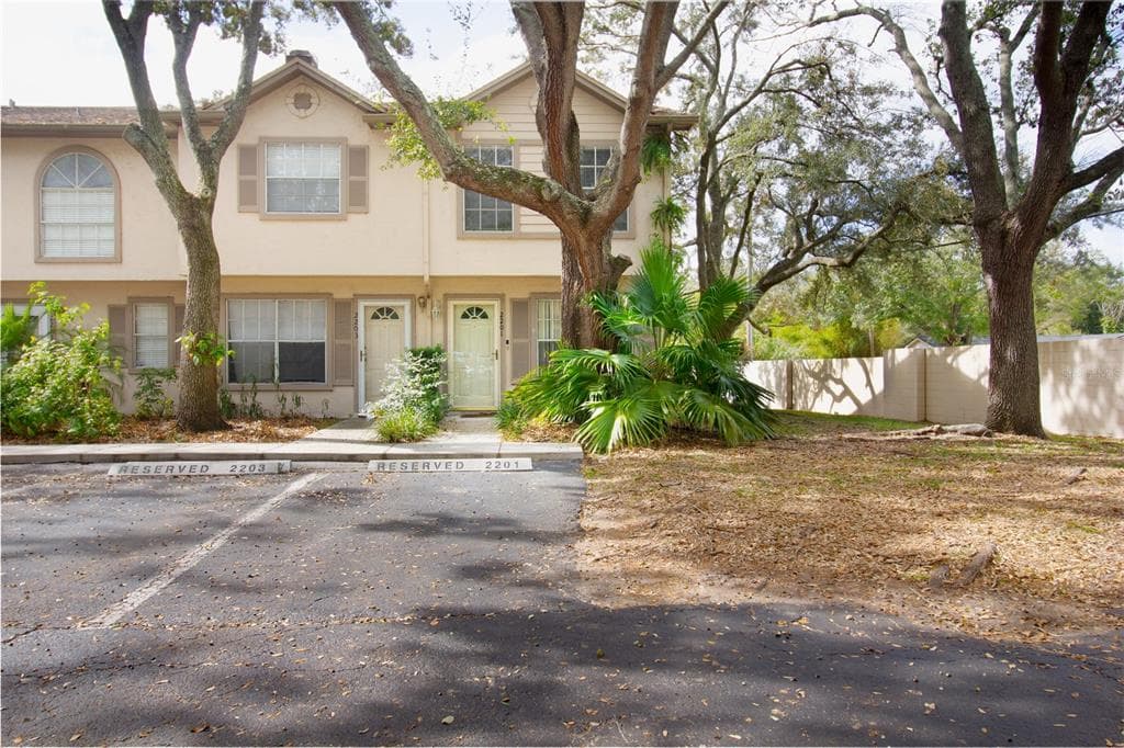 2201 FLETCHERS POINT CIRCLE TAMPA, FL 33613