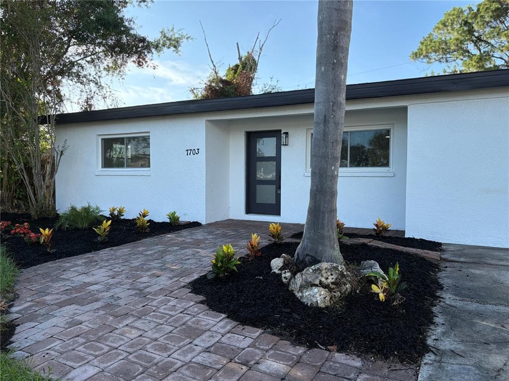 7703 GLENVIEW LANE TAMPA, FL 33615