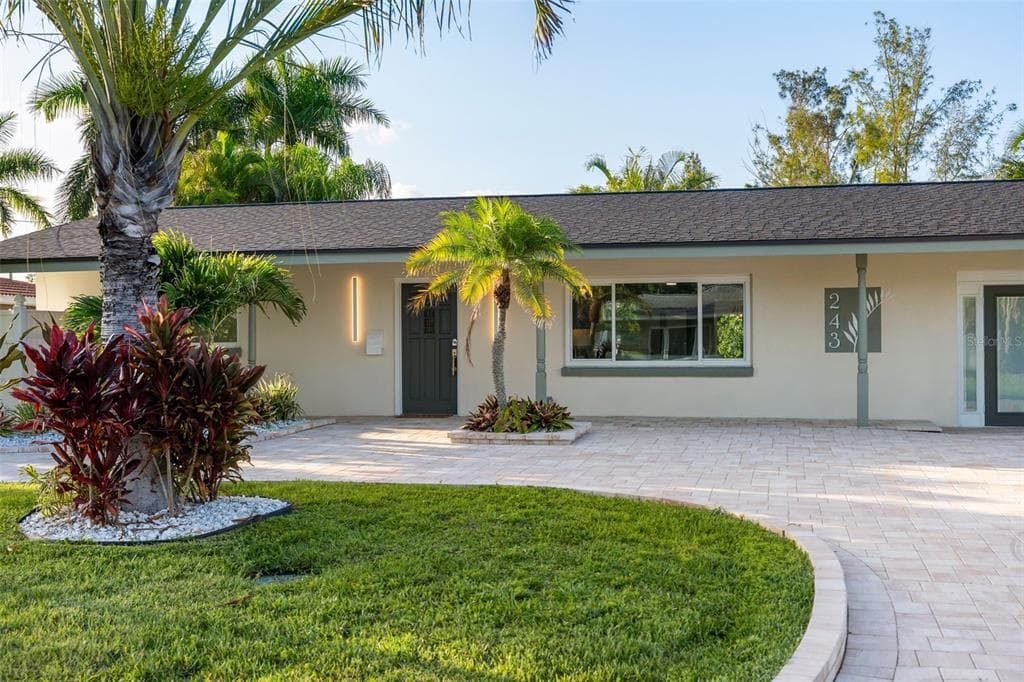 243 45TH AVENUE NE ST PETERSBURG, FL 33703