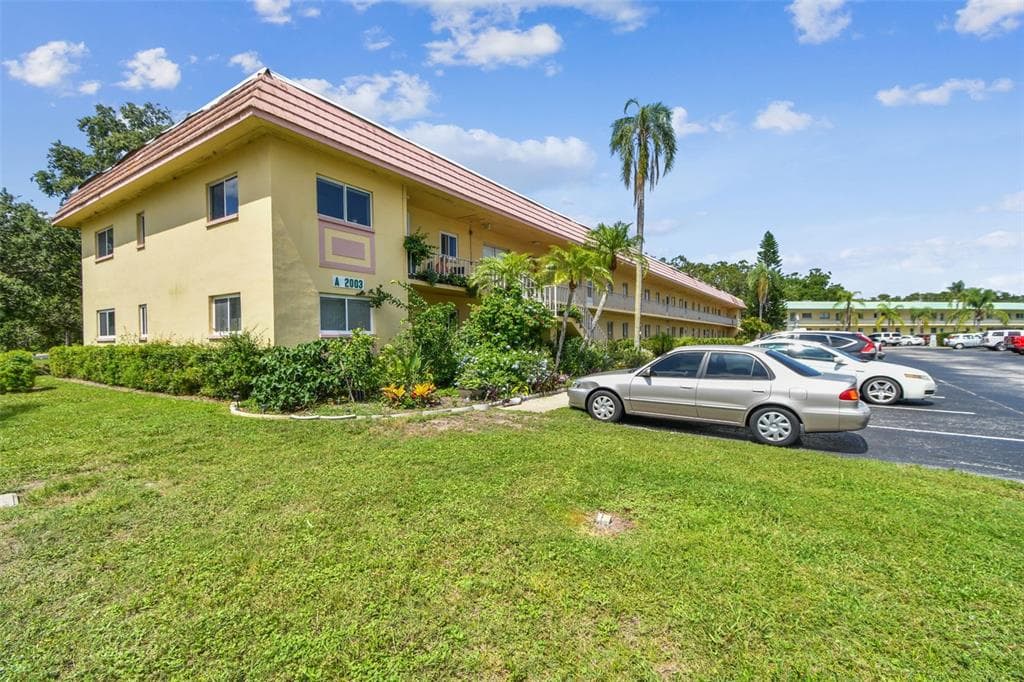 2003 GREENBRIAR BOULEVARD UNIT 8 CLEARWATER, FL 33763