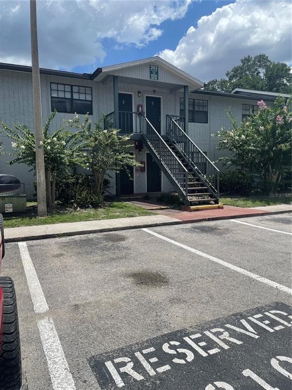 203 PINE VIOLET COURT UNIT 202 TAMPA, FL 33612