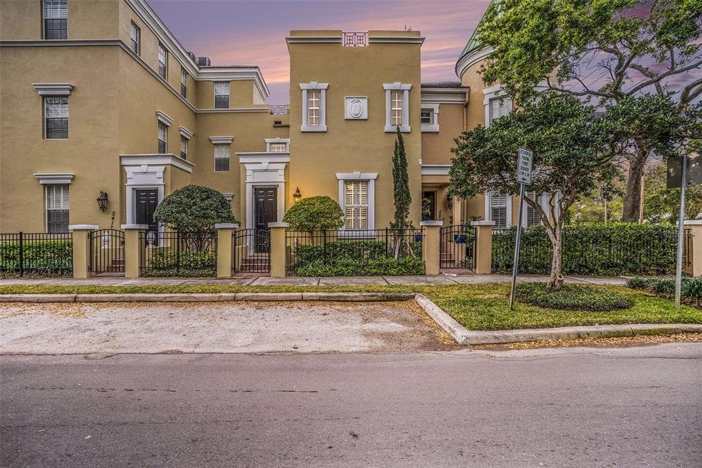 2419 VICTORIA GARDENS LANE TAMPA, FL 33609
