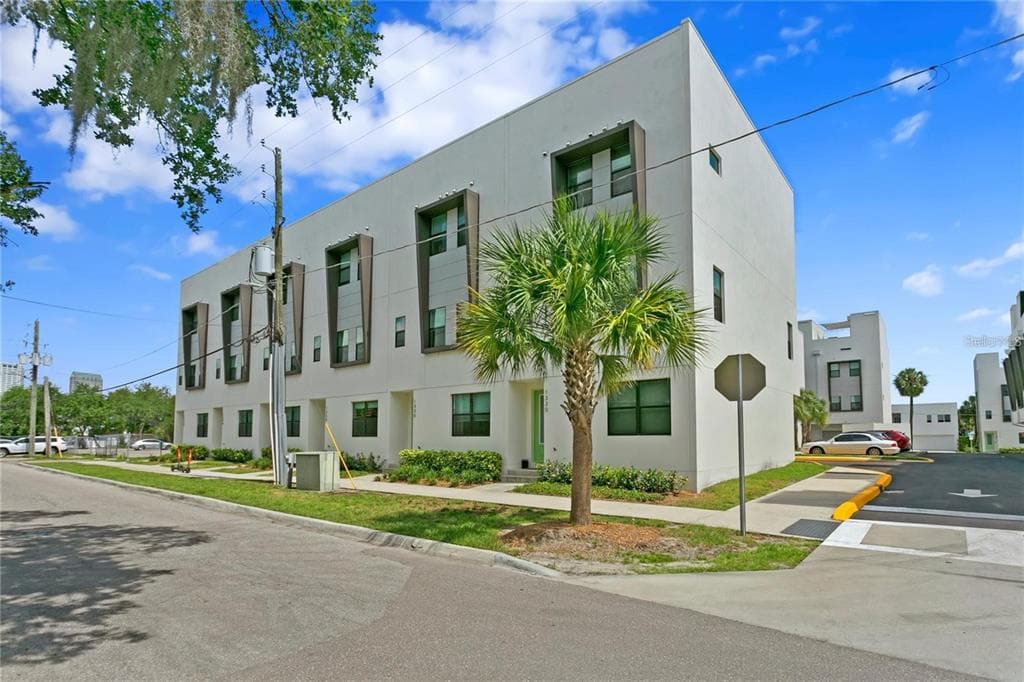 1330 W GRAY STREET UNIT 5 TAMPA, FL 33606