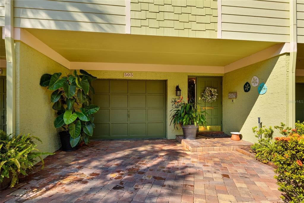 505 SANDY HOOK ROAD UNIT 505 TREASURE ISLAND, FL 33706