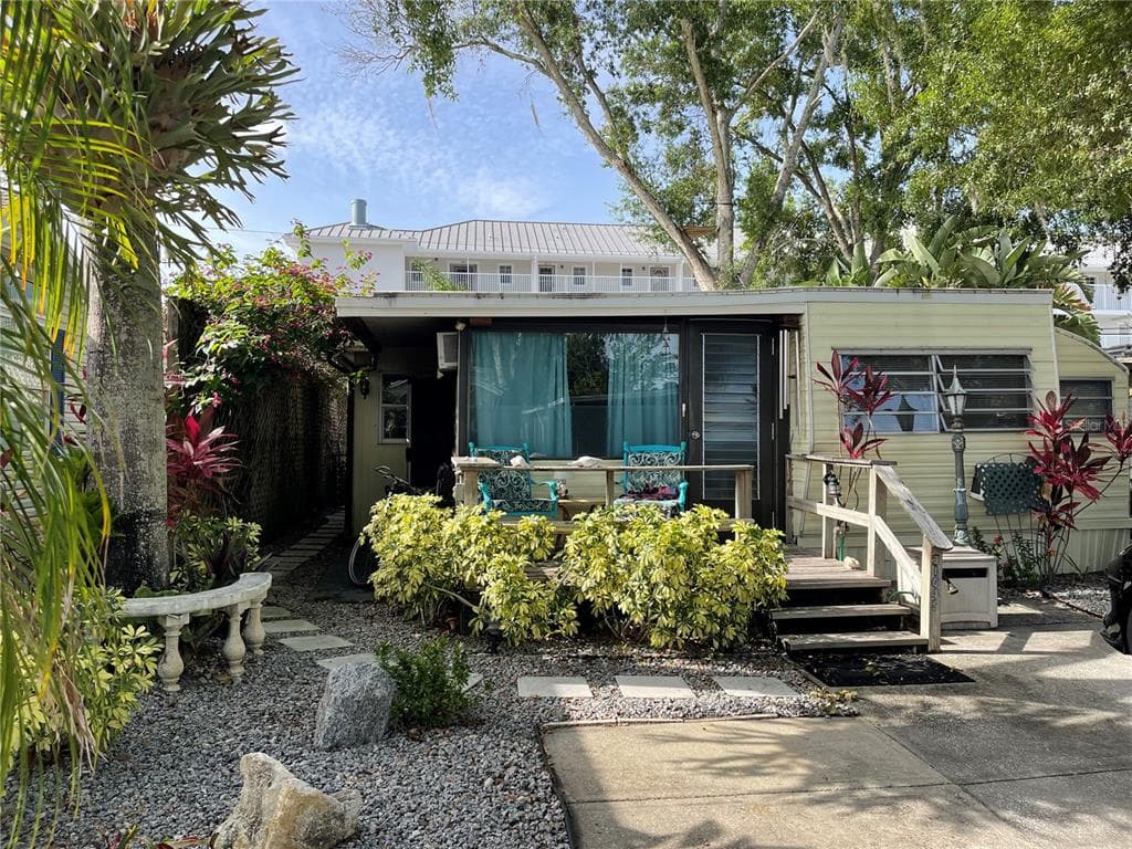 21045 LAZY DAYS CIRCLE LUTZ, FL 33558