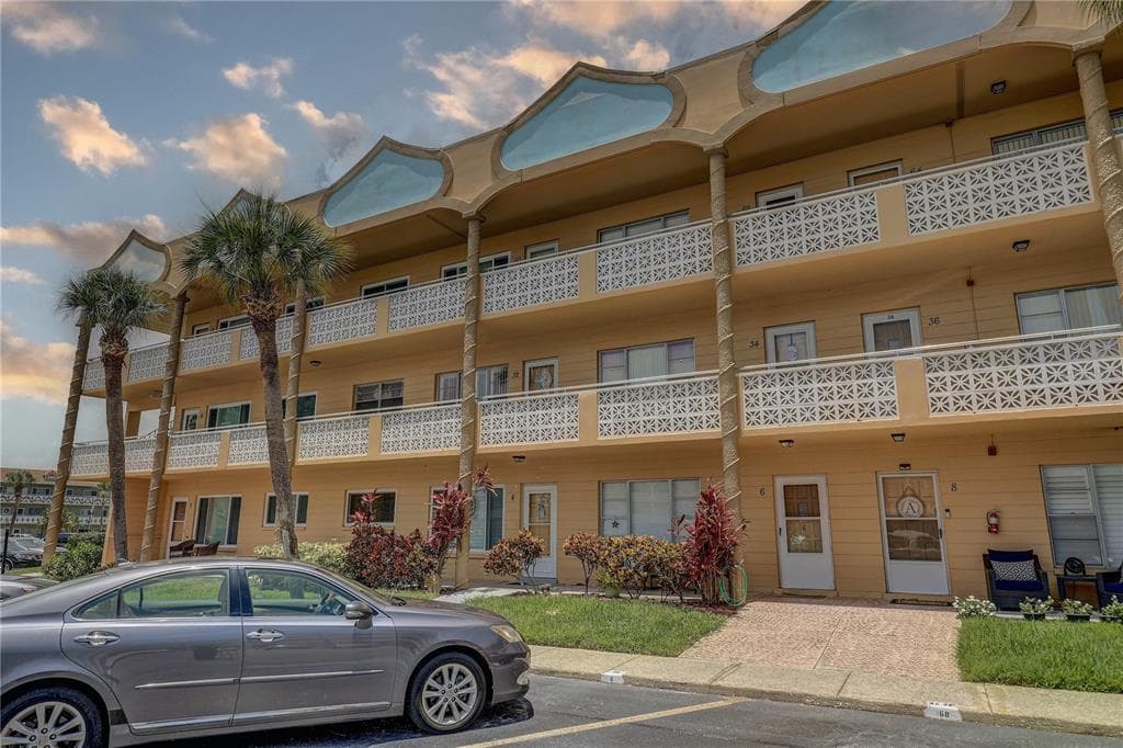 2466 ECUADORIAN WAY UNIT 32 CLEARWATER, FL 33763