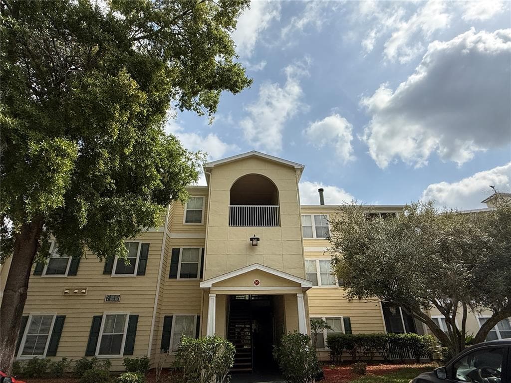 18267 BRIDLE CLUB TAMPA, FL 33647