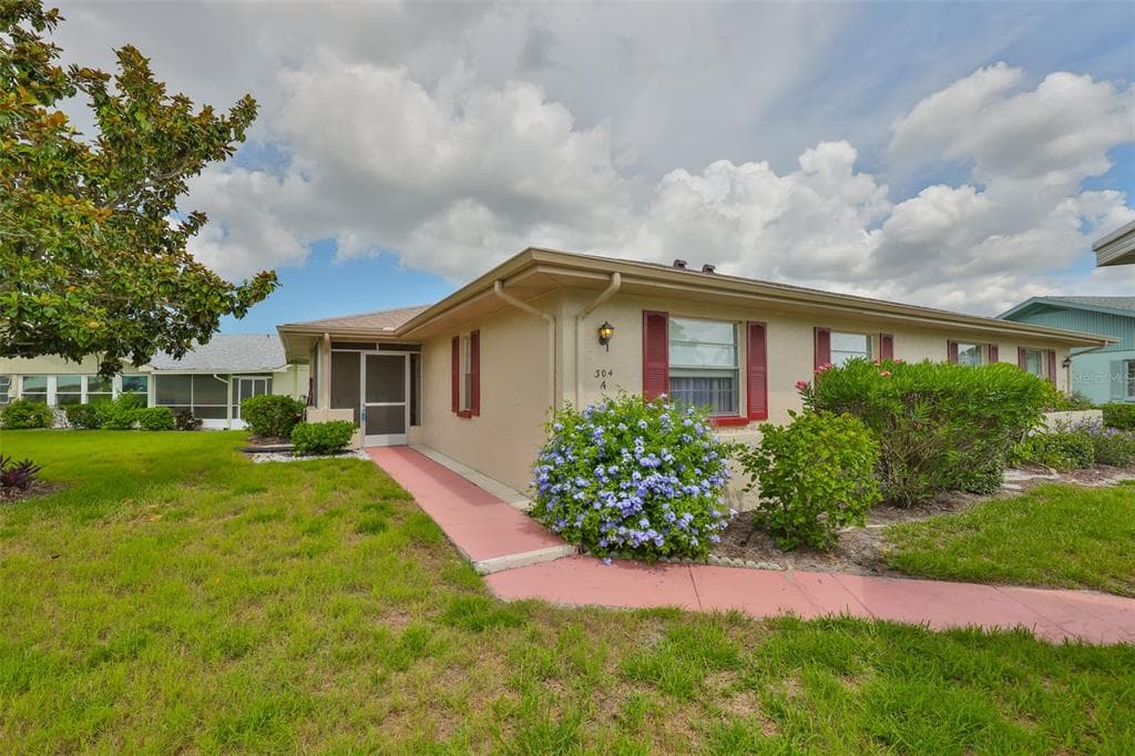 304 FOWLING COURT UNIT A SUN CITY CENTER, FL 33573
