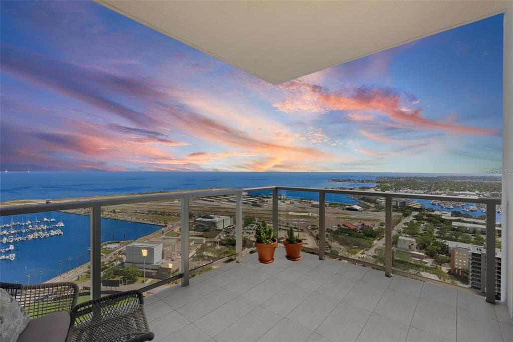 301 1ST STREET S UNIT 3207 ST PETERSBURG, FL 33701