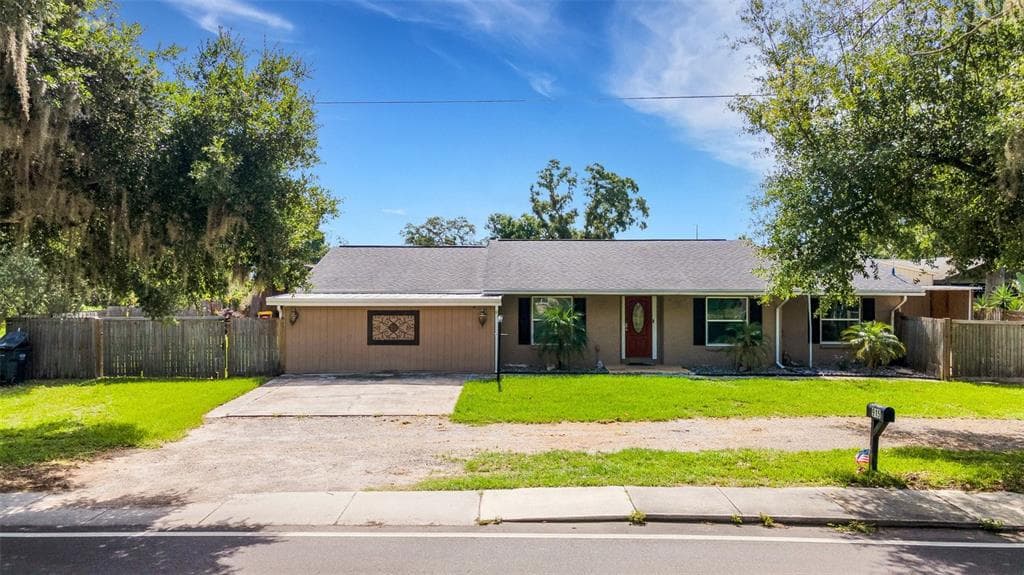 915 S MILLER ROAD VALRICO, FL 33594