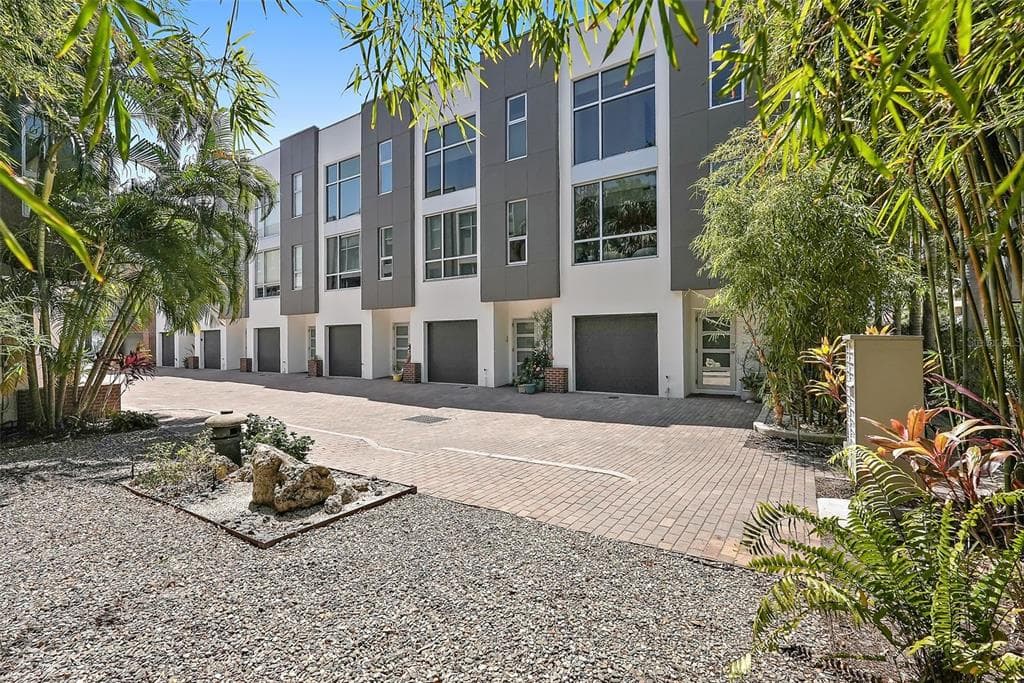 325 5TH AVENUE S UNIT 9 ST PETERSBURG, FL 33701