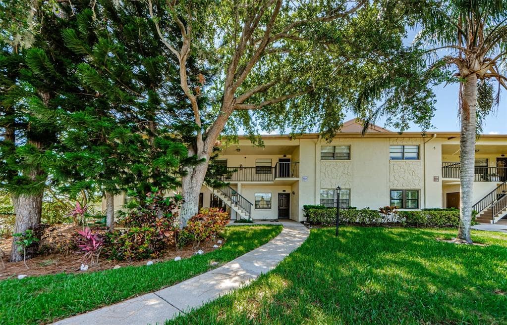 1729 SEASCAPE CIRCLE UNIT 102 TARPON SPRINGS, FL 34689