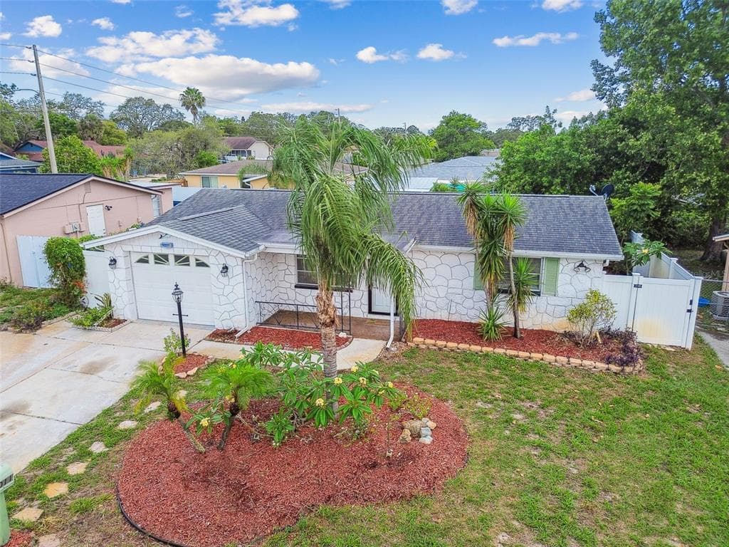 9011 HUNT CLUB LN PORT RICHEY, FL 34668