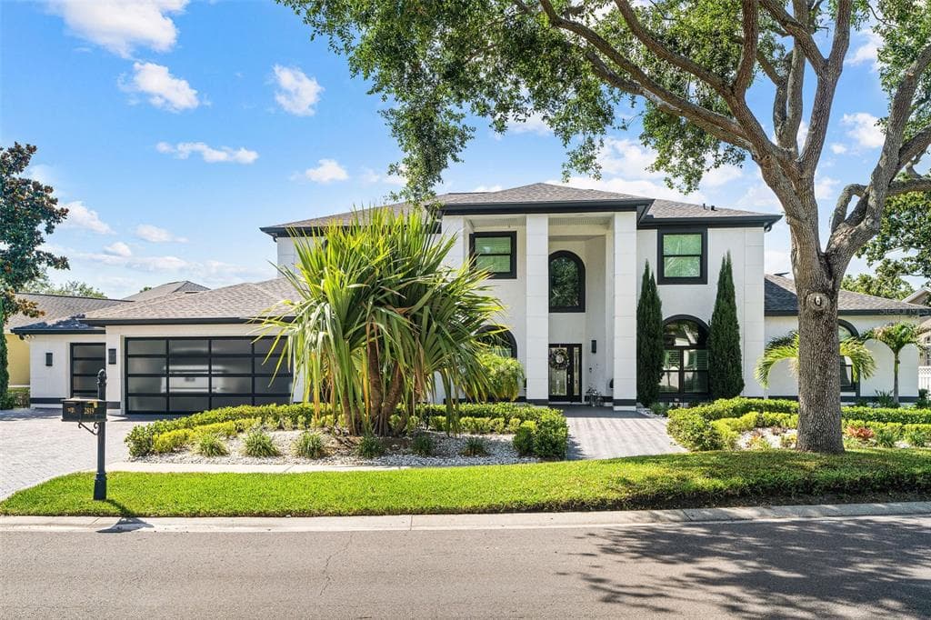 2819 SAFE HARBOR DRIVE TAMPA, FL 33618