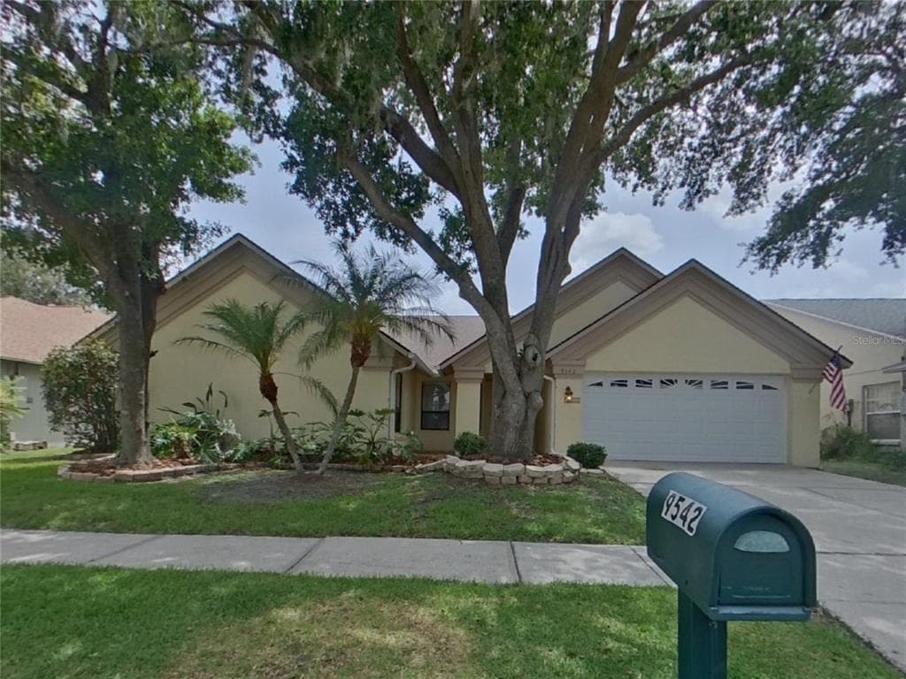 9542 PEBBLE GLEN AVENUE TAMPA, FL 33647