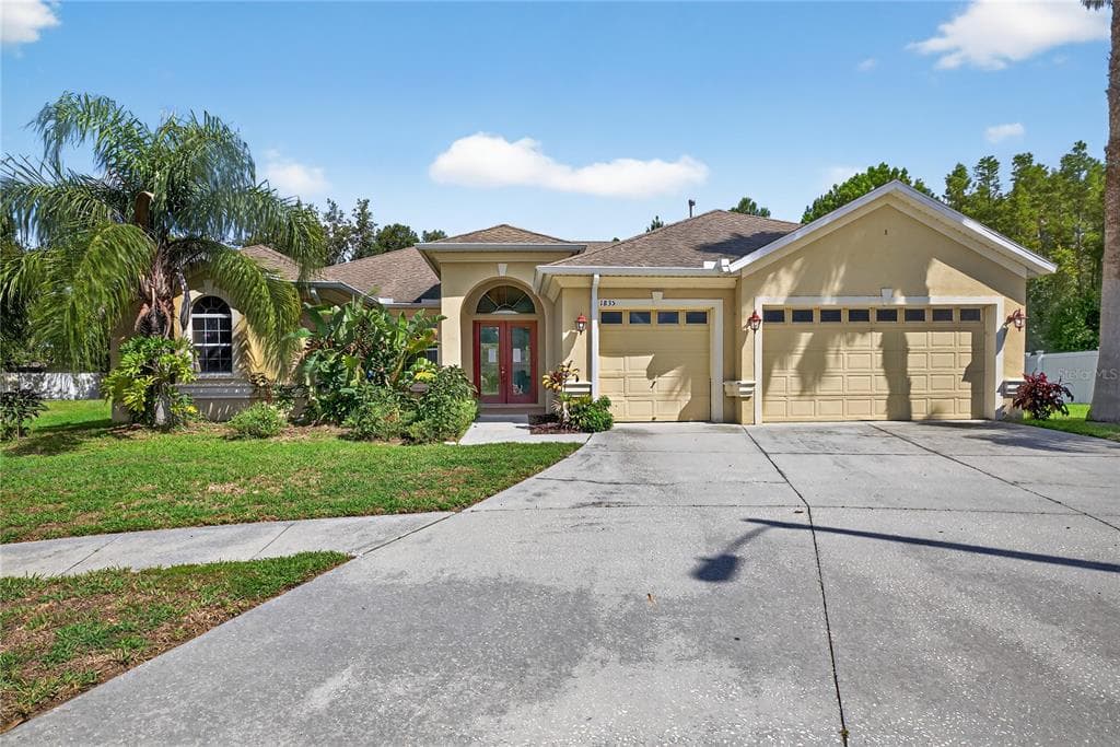 1835 FIRCREST COURT WESLEY CHAPEL, FL 33543