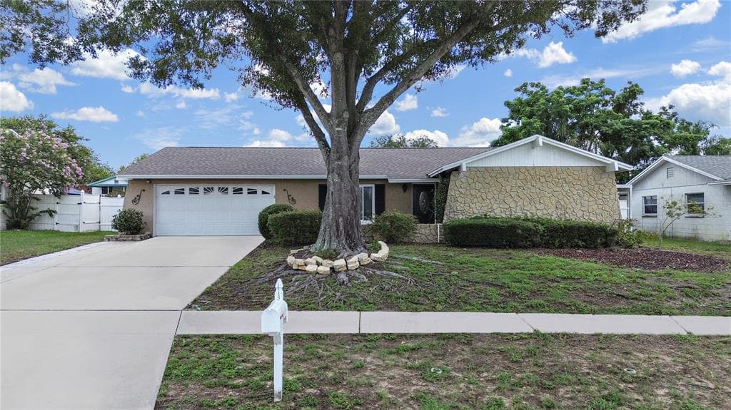 2209 KINGSWOOD LANE