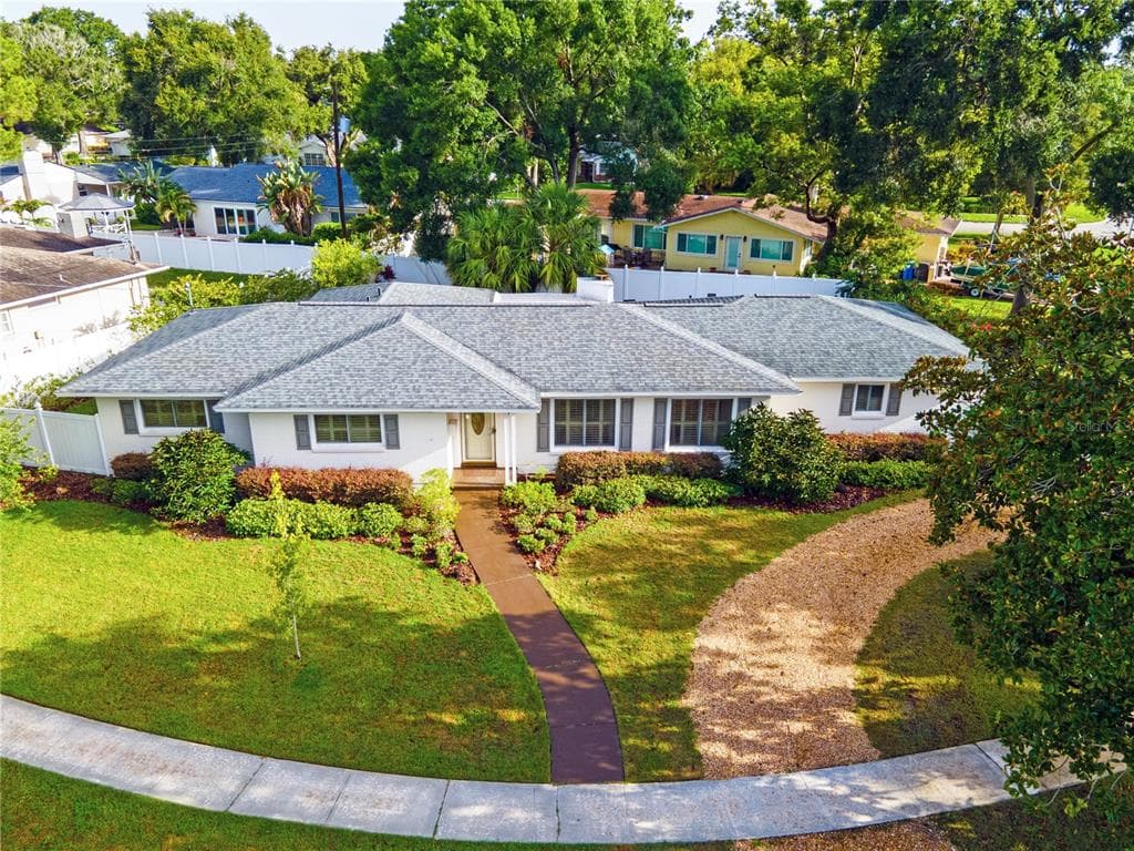 11322 CARROLLWOOD DRIVE TAMPA, FL 33618