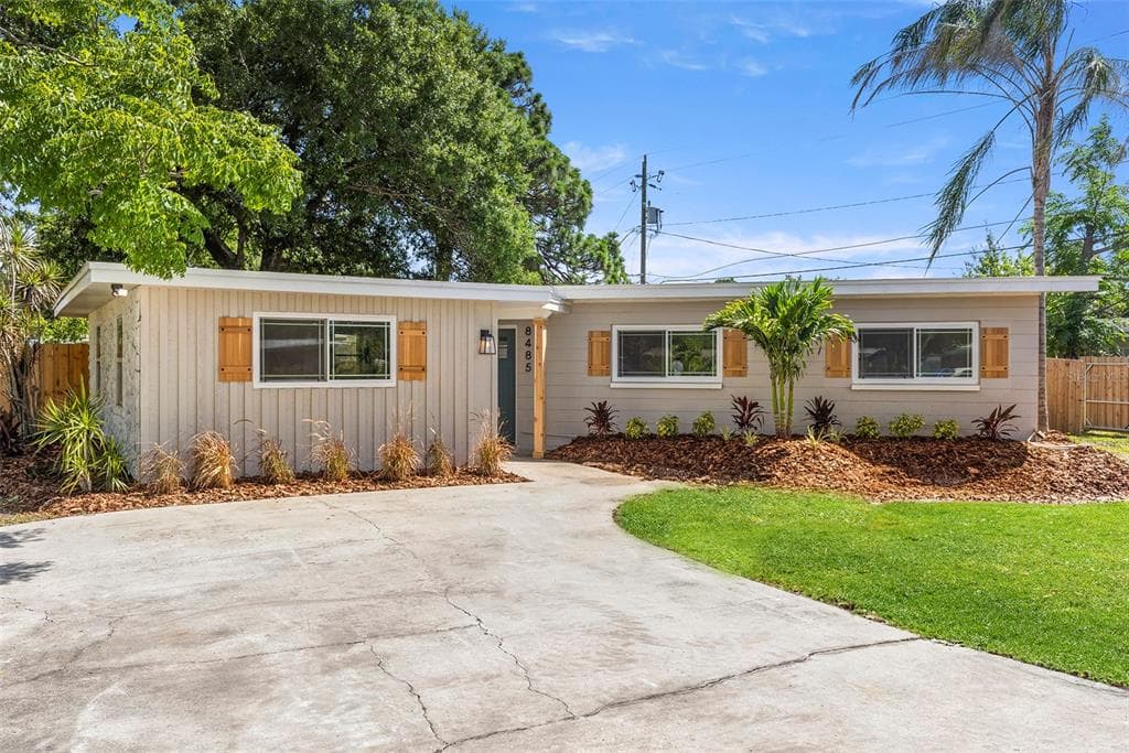 8485 PELICAN LANE SEMINOLE, FL 33777