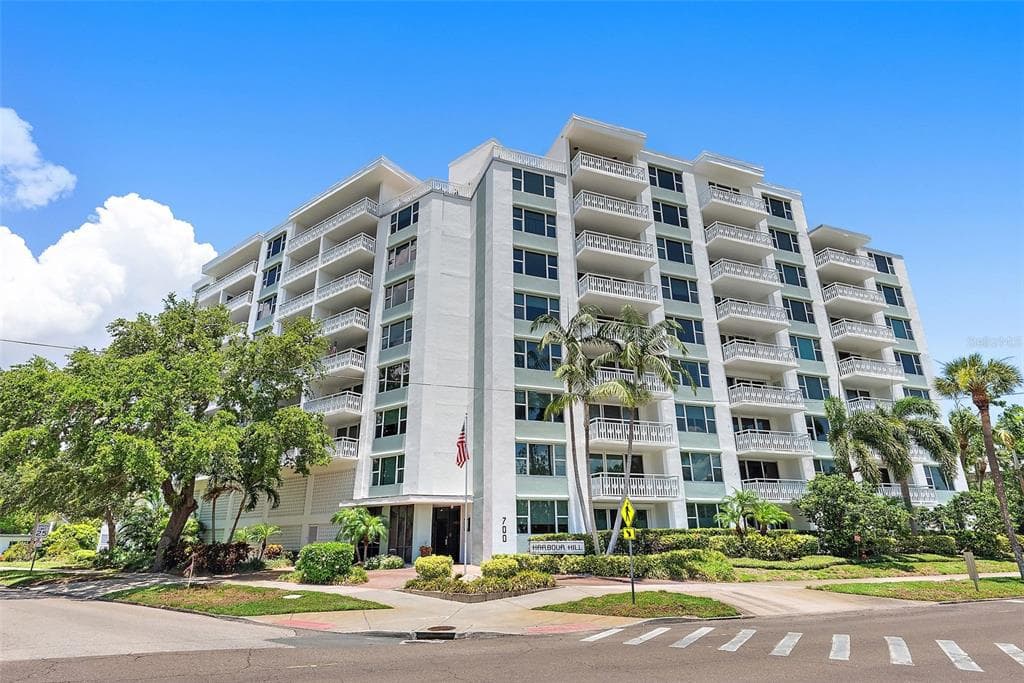 700 BEACH DRIVE NE UNIT 606 ST PETERSBURG, FL 33701