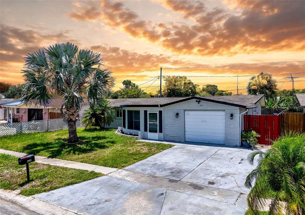 2115 ERIN DR HOLIDAY, FL 34690