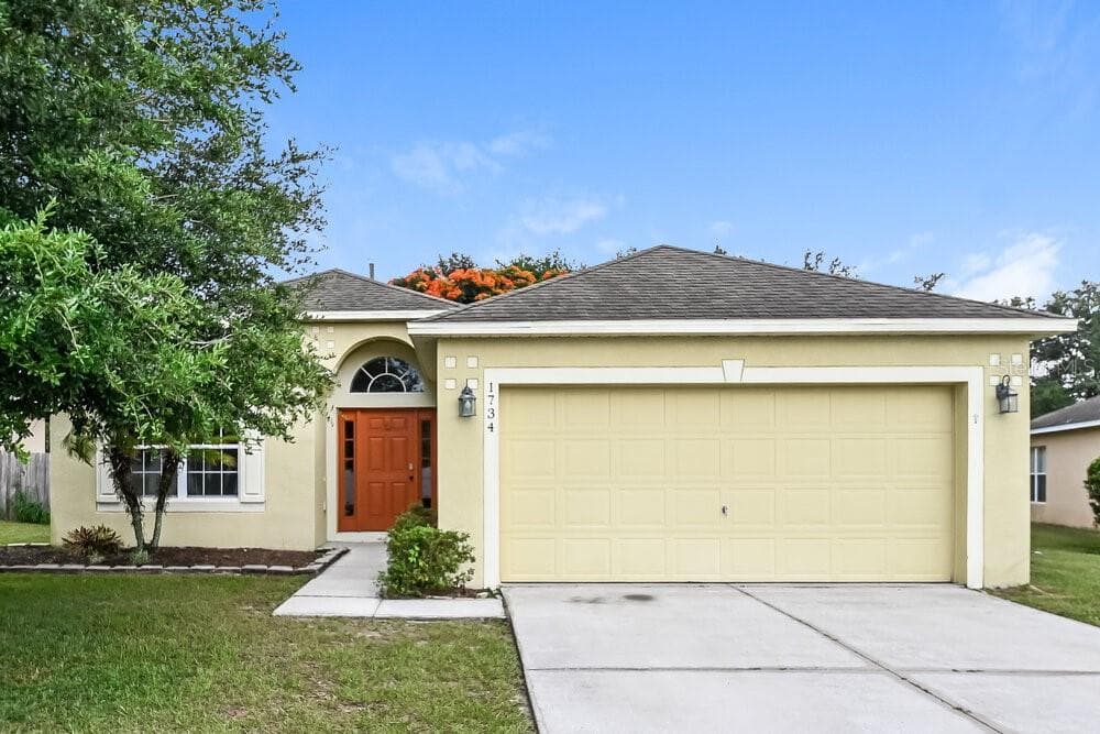 1734 EAGLE PINES CIRCLE EAGLE LAKE, FL 33839