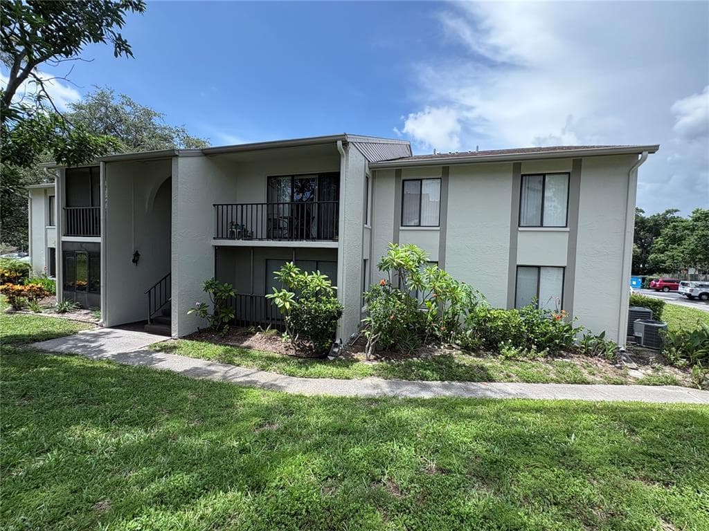 2688 PINE RIDGE WAY N UNIT B1 PALM HARBOR, FL 34684