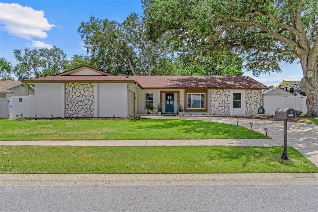 2824 PADDOCK DRIVE PALM HARBOR, FL 34684