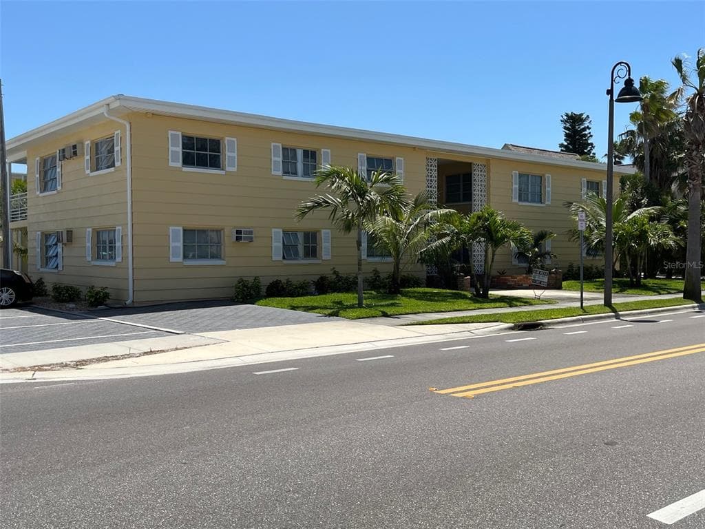 1605 PASS A GRILLE WAY UNIT 1 ST PETE BEACH, FL 33706