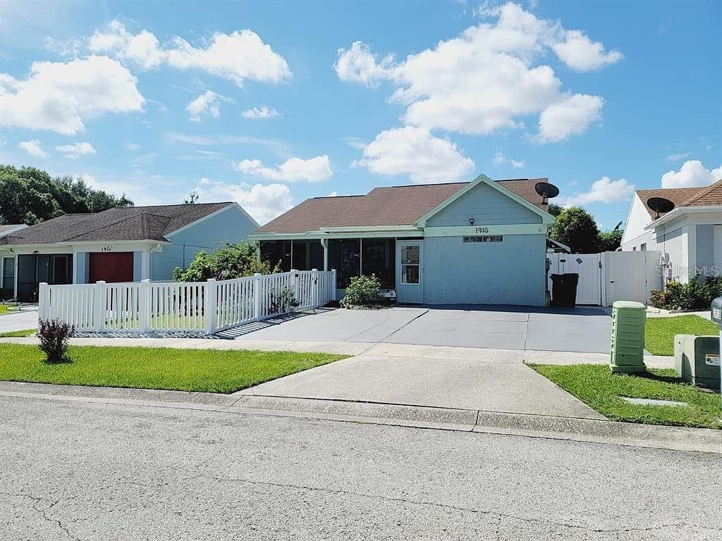1918 CROWN PARK DR VALRICO, FL 33594